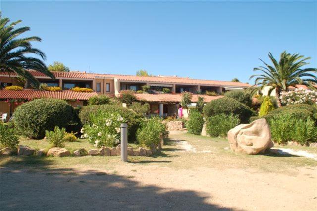 Residence Porto Coda Cavallo San Teodoro  Buitenkant foto